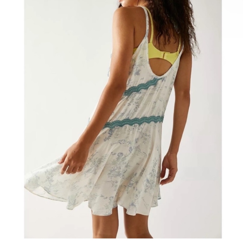 NWOT - FP Intimately Slip My Mind Printed Trapeze P2P: 19” Minor flaw - Picture 2 of 10